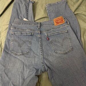 Levi's Women's Light Blue Straight Leg Jeans